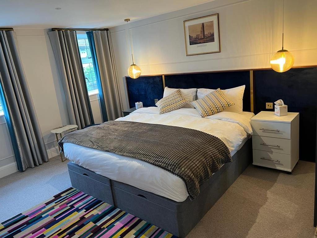 Three Falcons Hotell 4*