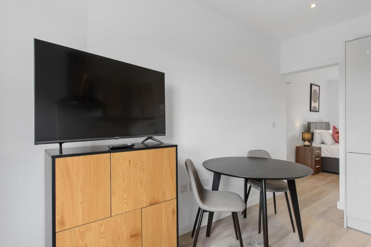 Lägenhet Lovely 1 Bedroom With Outdoor Space London