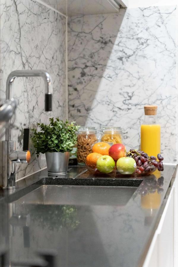 Stunning Camden House With Private Terrace & Free Parking Feriehus London