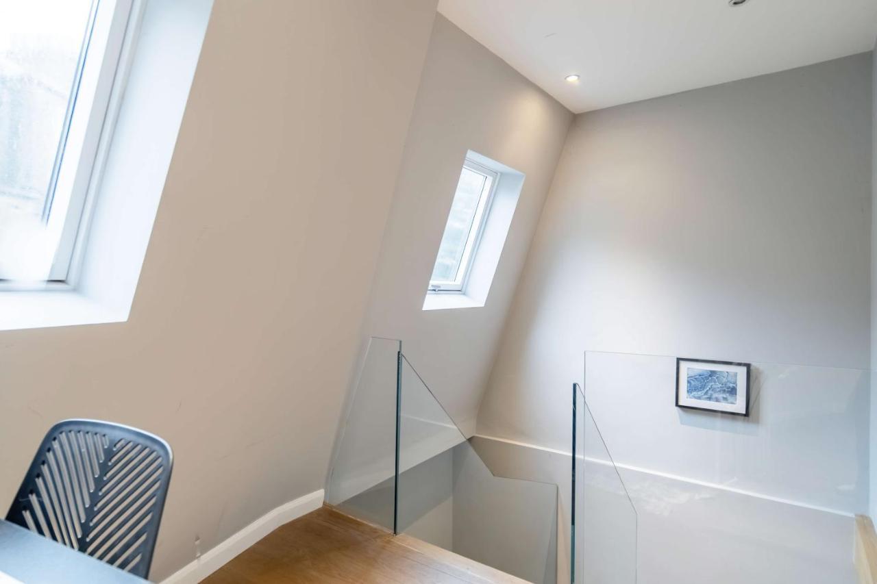 Stunning Camden House With Private Terrace & Free Parking Feriehus London