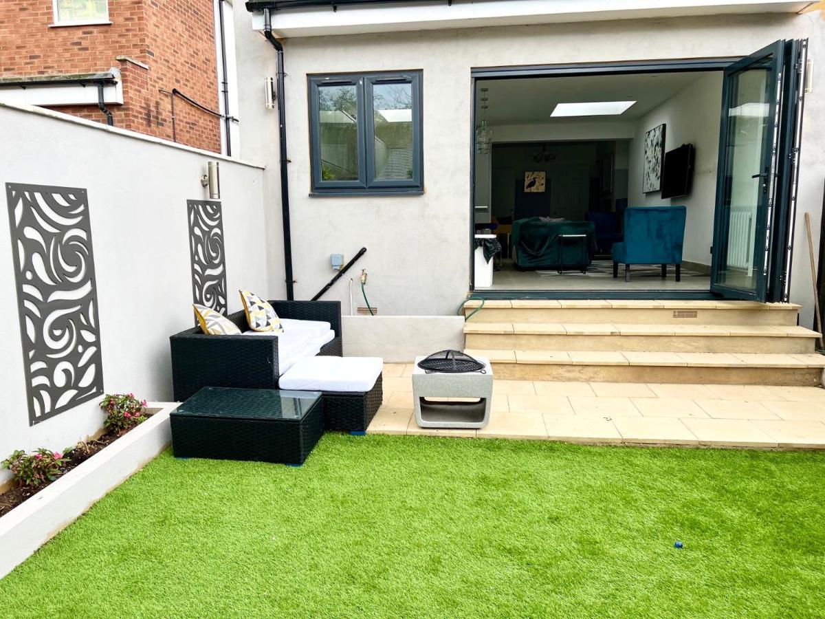 3 Cosy Homes Walking Distance To Mall With Parking Available To Book Separately 3 Bed House Or 1 Bed Or Vakantiehuis