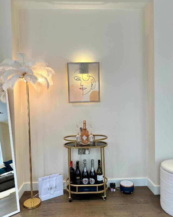 1 Spacious Luxury Bedroom Flat On Oxford St, Next To Selfridges Lägenhet London