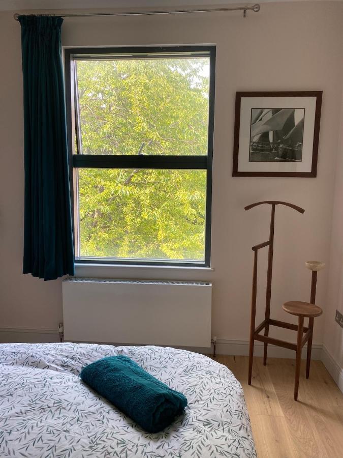 Bright & Beautiful Loft 10mins To Shoreditch Londra