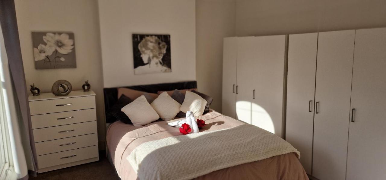 Apartment Cultural Epicenter, 4 Bedroom, To Do Than Do!