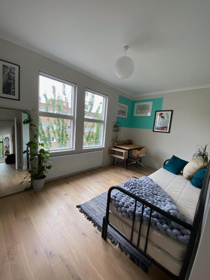 Bright & Beautiful Loft 10mins To Shoreditch * Londra