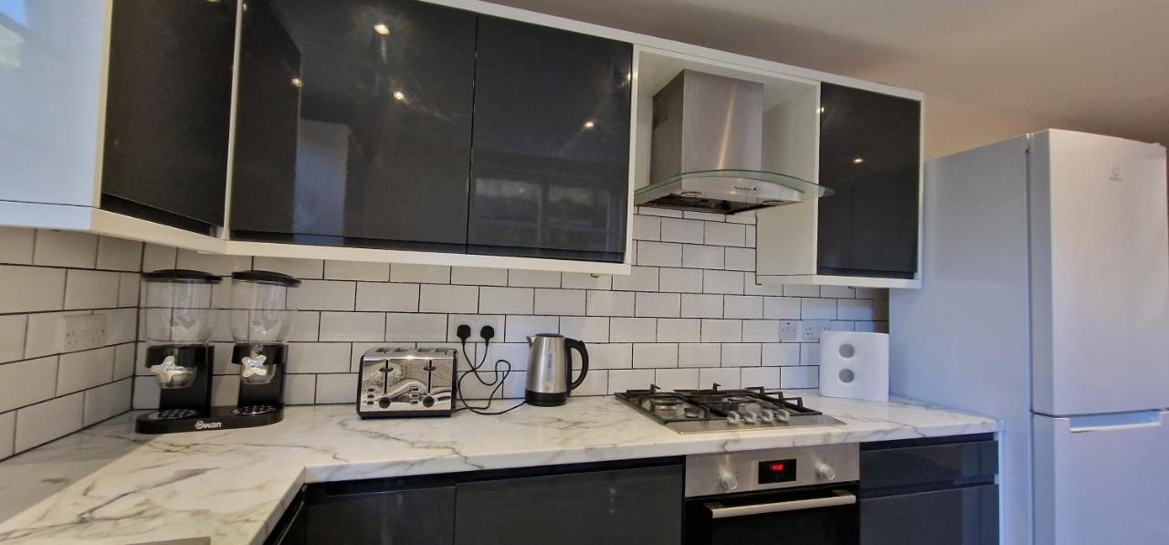 Cultural Epicenter, 4 Bedroom, To Do Than Do! Apartment London