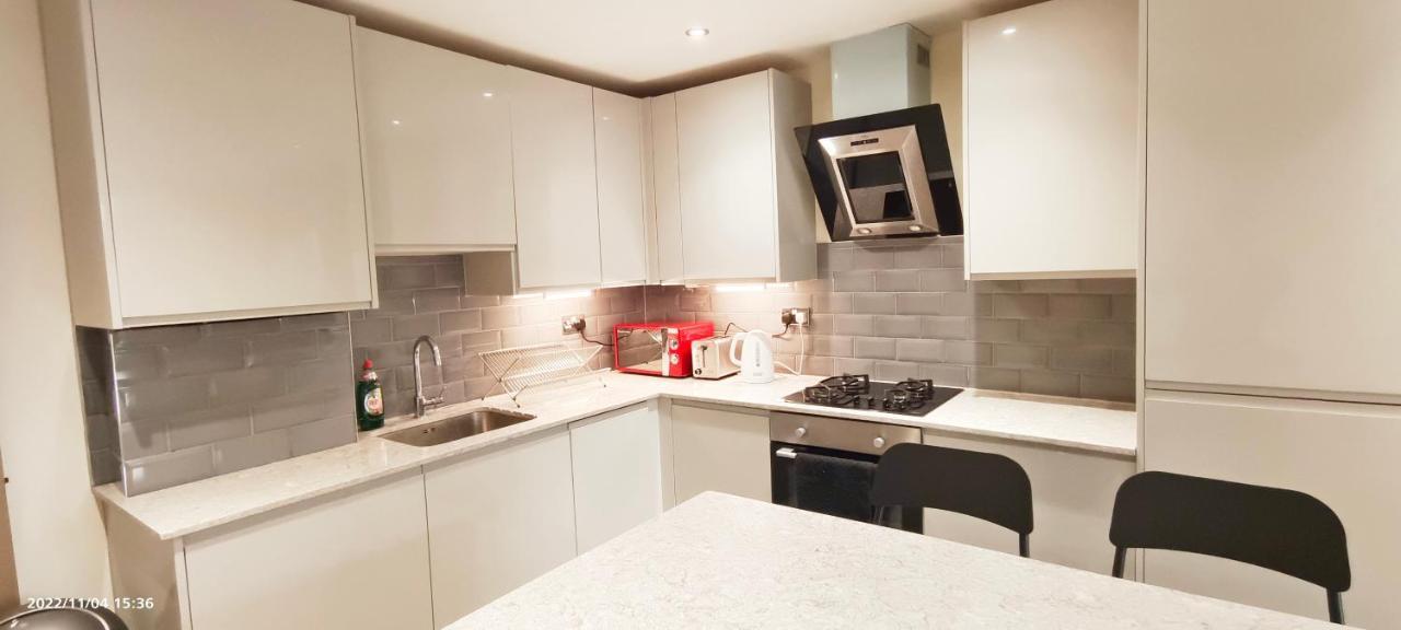 First Floor Flat 1 Northwood * London