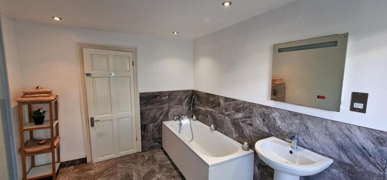 Apartment Cultural Epicenter, 4 Bedroom, To Do Than Do! London