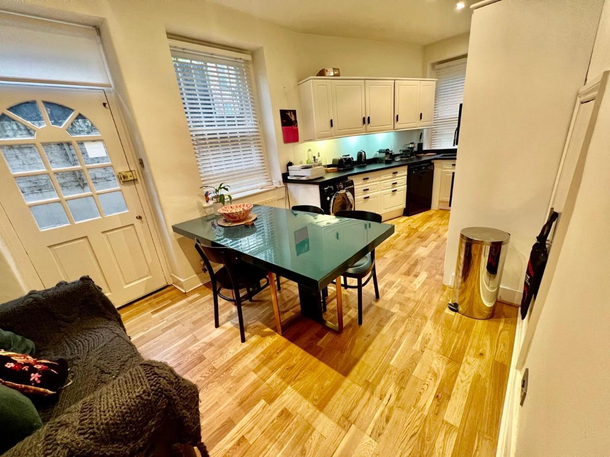 Lejlighed Spacious Flat With Huge Patio In Central *