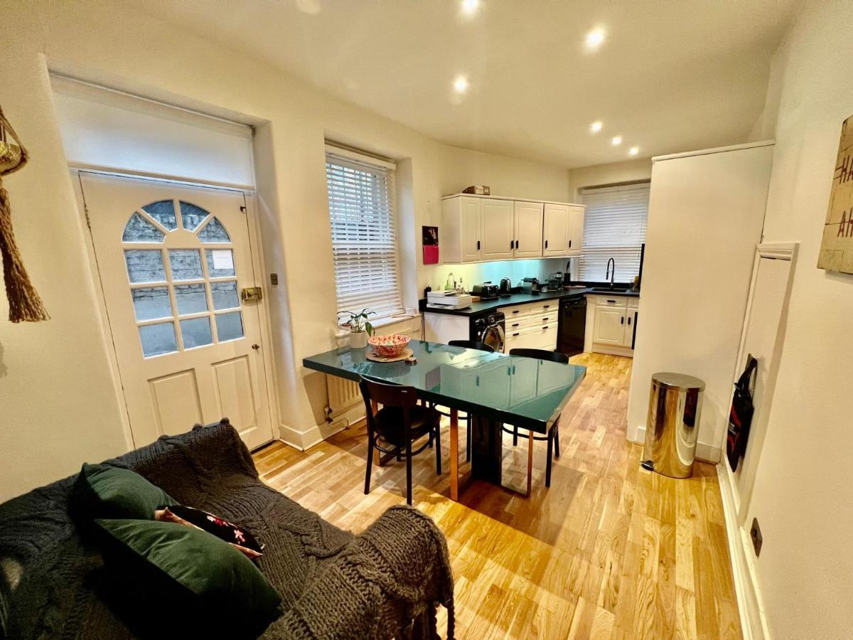 Lejlighed Spacious Flat With Huge Patio In Central