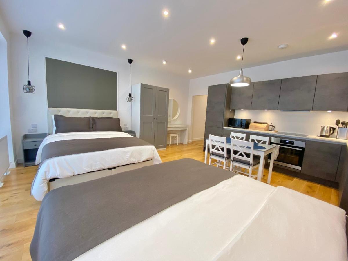 Goodwin St Capsule hotel *