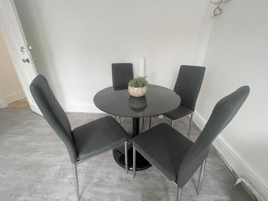 Lovely 2 Bed On Tower Bridge Appartement