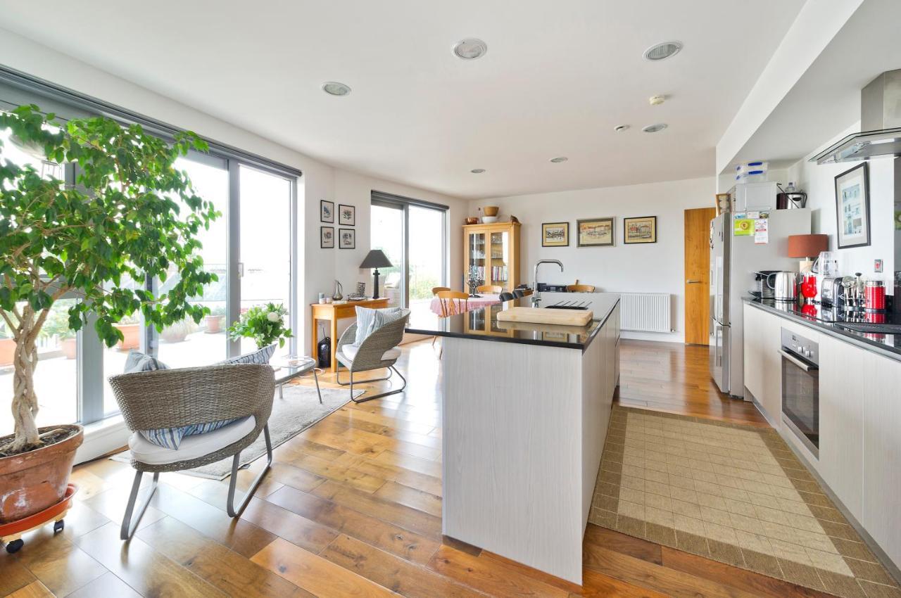 Appartement Superb With Terrace Near The River In Putney By Underthedoormat *