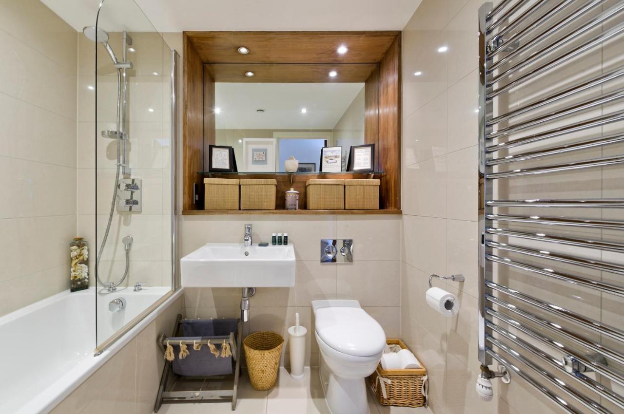 Superb With Terrace Near The River In Putney By Underthedoormat Londres