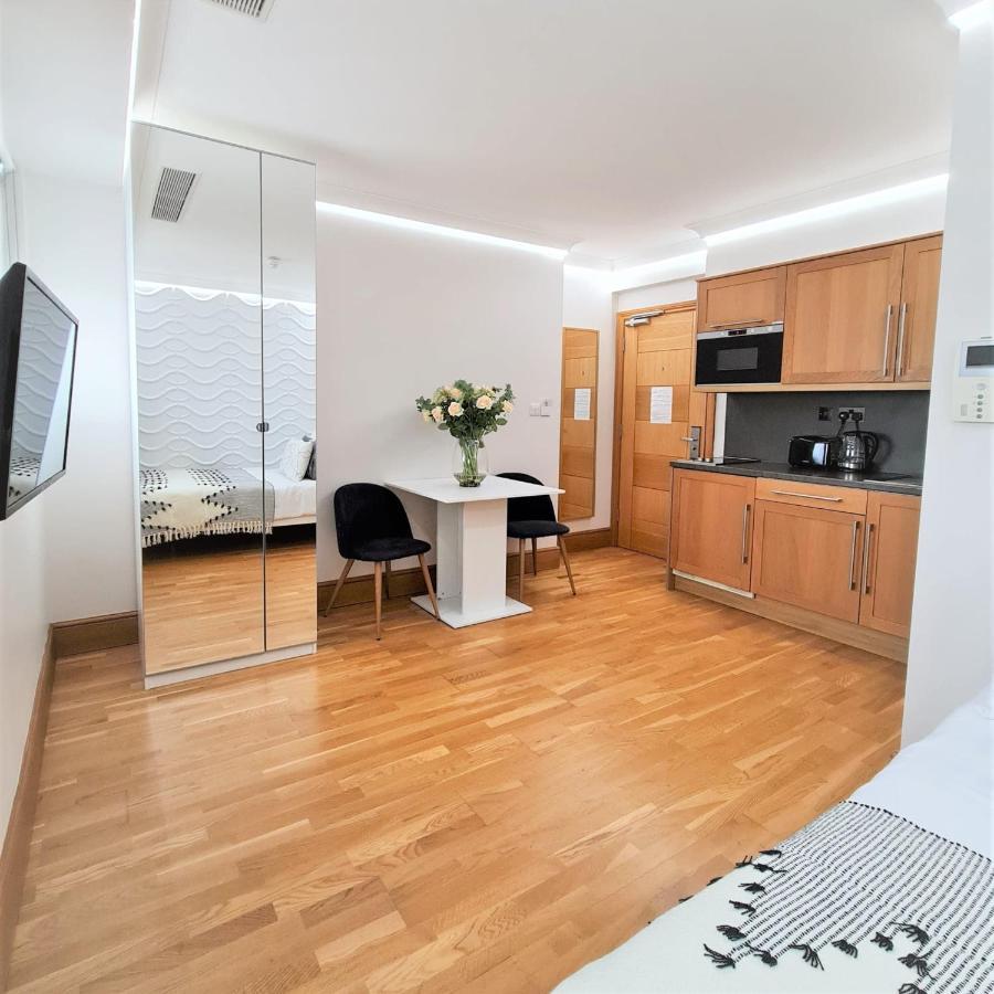Cleveland Residences Russell Square Apartment