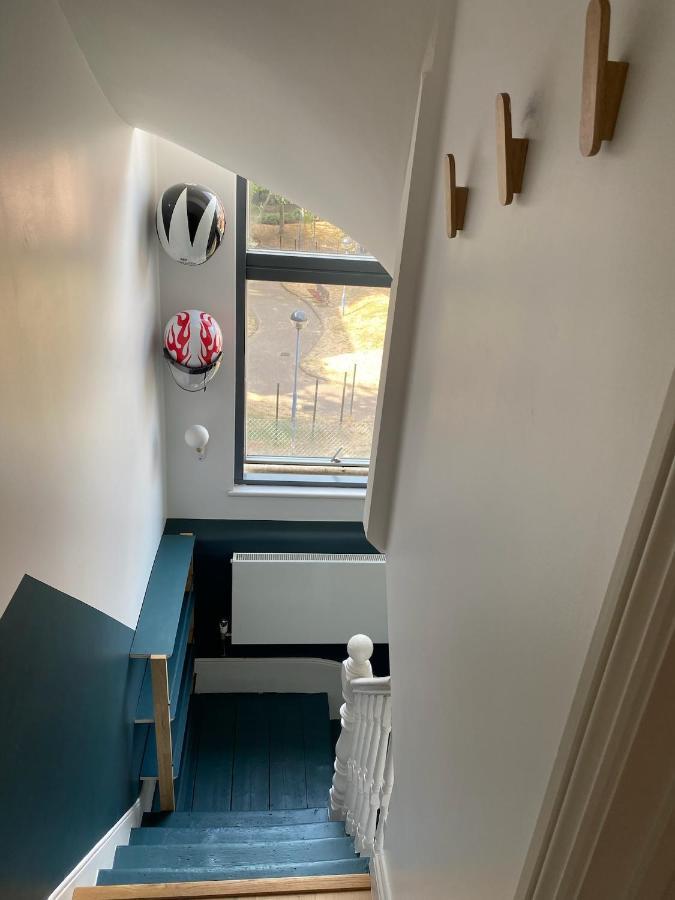 Bright & Beautiful Loft 10mins To Shoreditch Londra