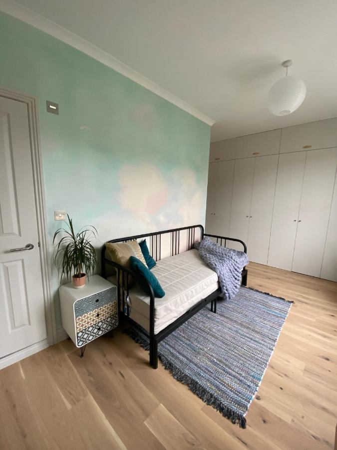 Bright & Beautiful Loft 10mins To Shoreditch Londra
