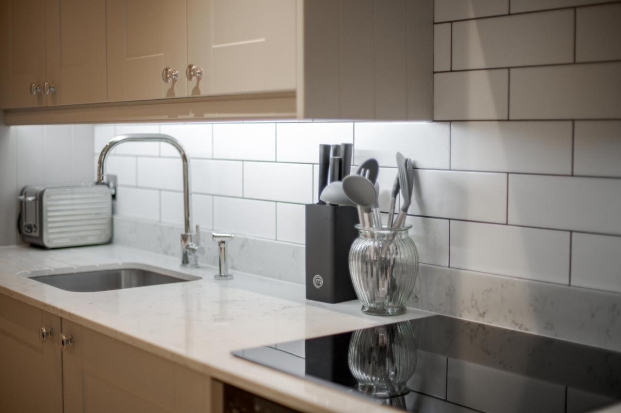 Clarendon Rd By Capital * Londra