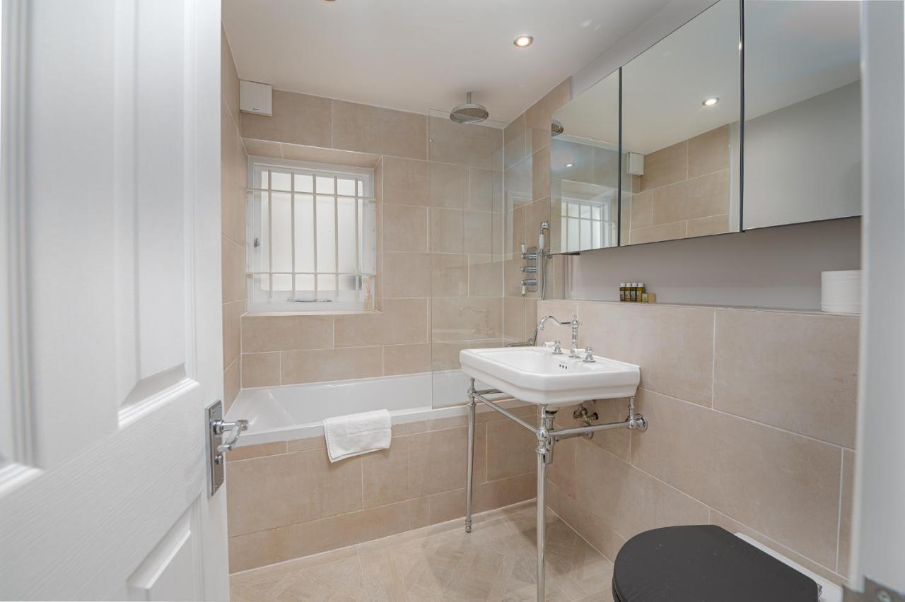 Clarendon Rd By Capital Londra