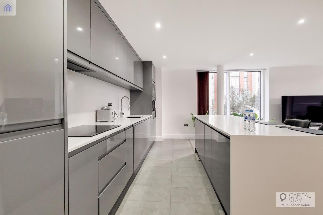 Free Parking - Stylish Three Bedroom By Excel *