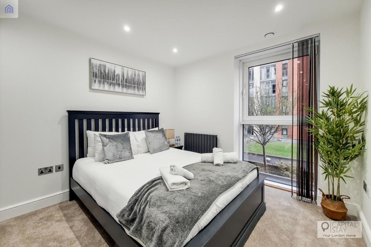 Free Parking - Stylish Three Bedroom By Excel Apartment London