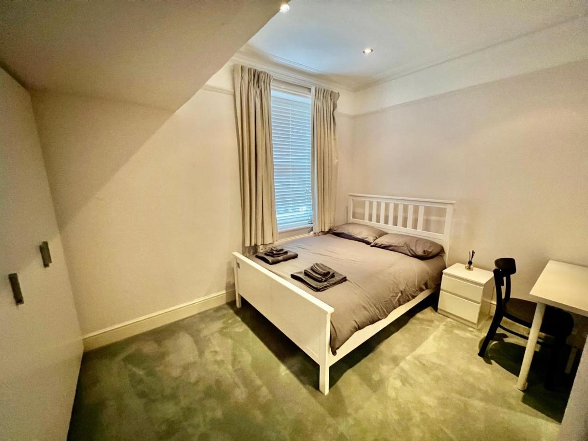 Spacious Flat With Huge Patio In Central Lejlighed London