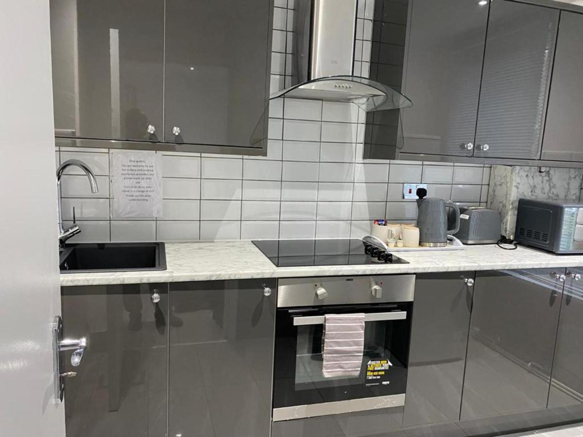 Luxurious 2-bed In Woolwich Lägenhet London
