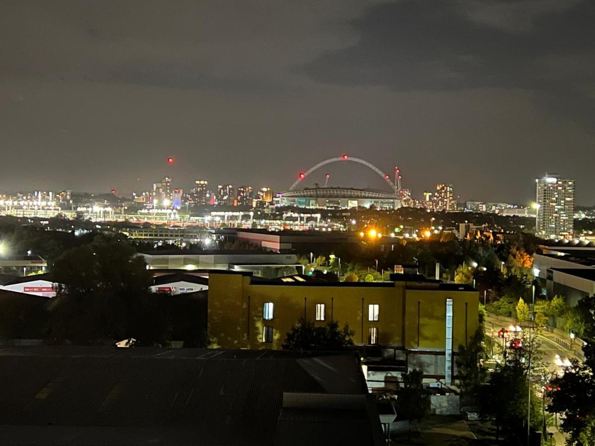 Hotell Mj - Entire Serviced For 6 Guests - Next To Tube Station Skyline View - London