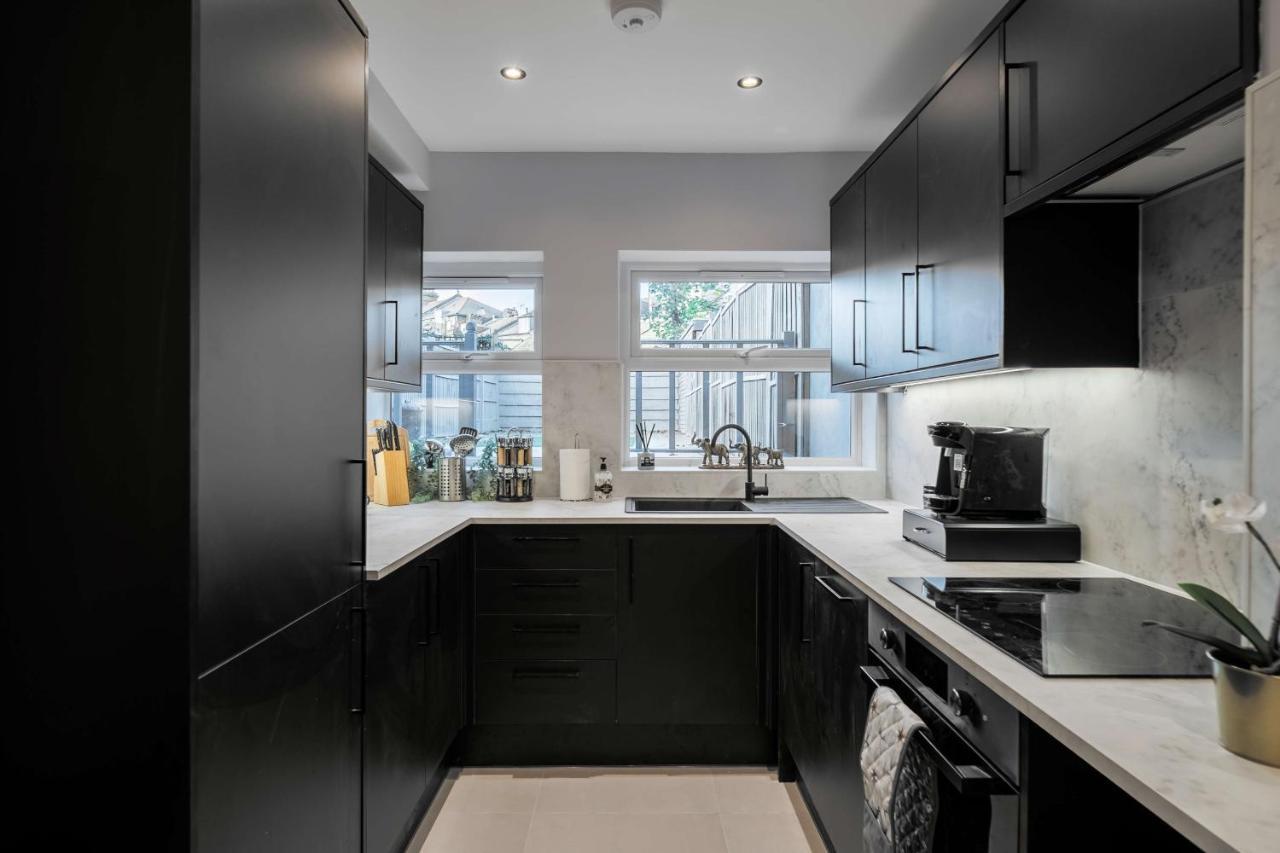 Stunning 3 Bed 3 Bath Townhouse Lägenhet