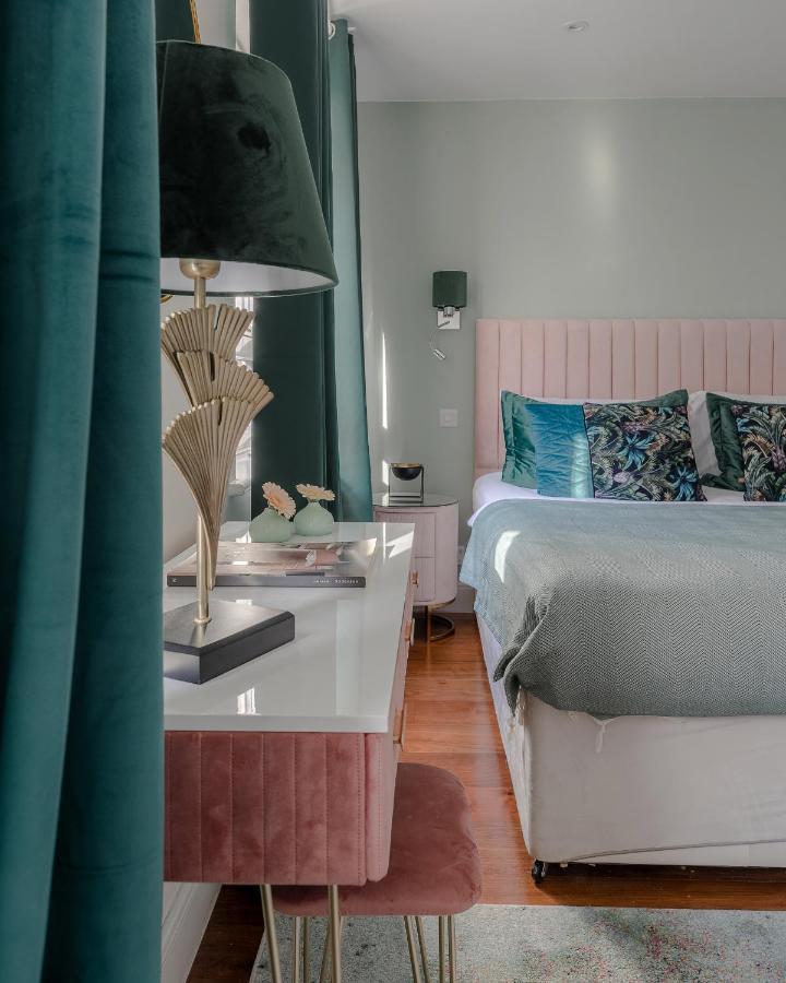 Notting Hill & Hyde Park Exclusive West-end Serene Designer Family 5bed4bath Lejlighed