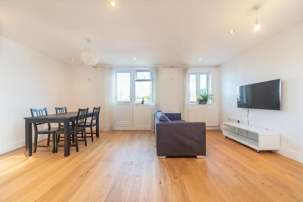 Apartment Lovely Penthouse Near Canary Wharf London