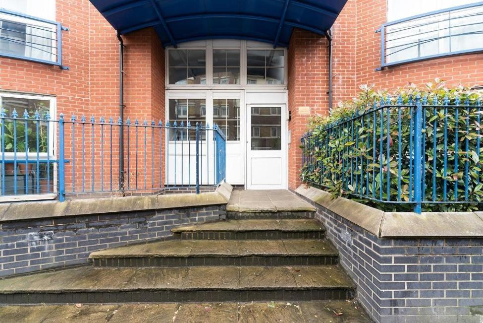 Lovely Penthouse Near Canary Wharf London