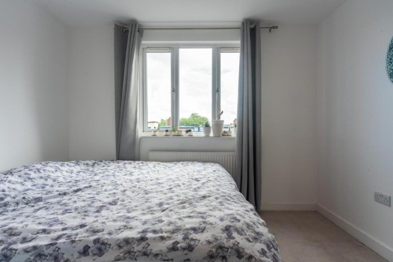 Lovely Penthouse Near Canary Wharf Apartment *