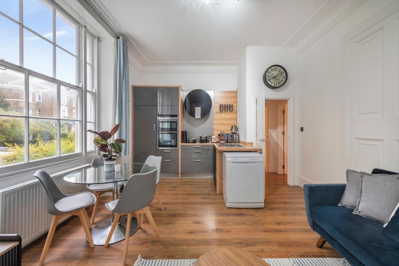 Lägenhet Spacious Two Bedroom By Zoo
