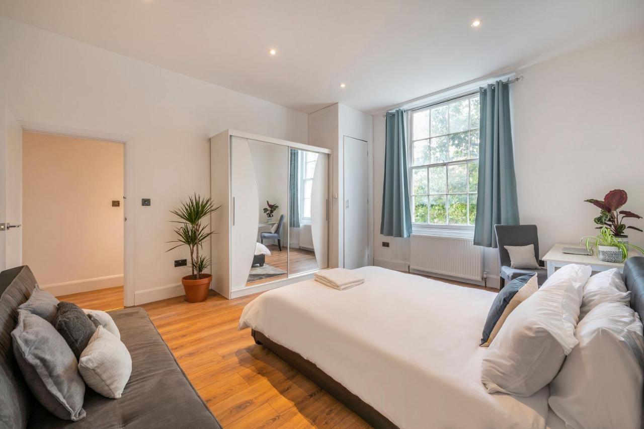 Spacious Two Bedroom By Zoo Lägenhet London