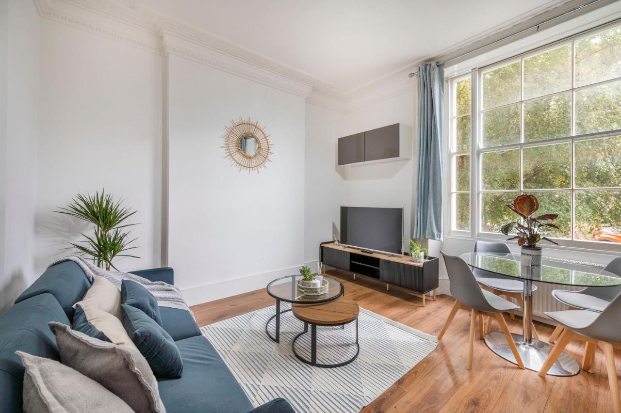 Lägenhet Spacious Two Bedroom By Zoo London
