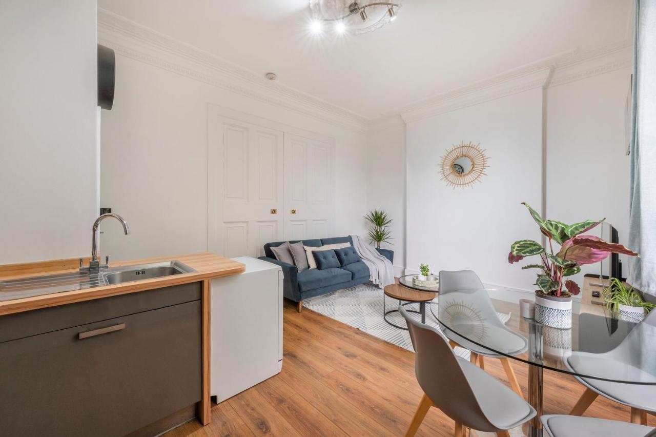 Lägenhet Spacious Two Bedroom By Zoo