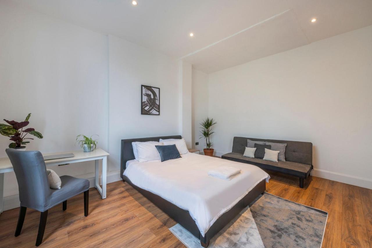 Spacious Two Bedroom By Zoo Lägenhet London