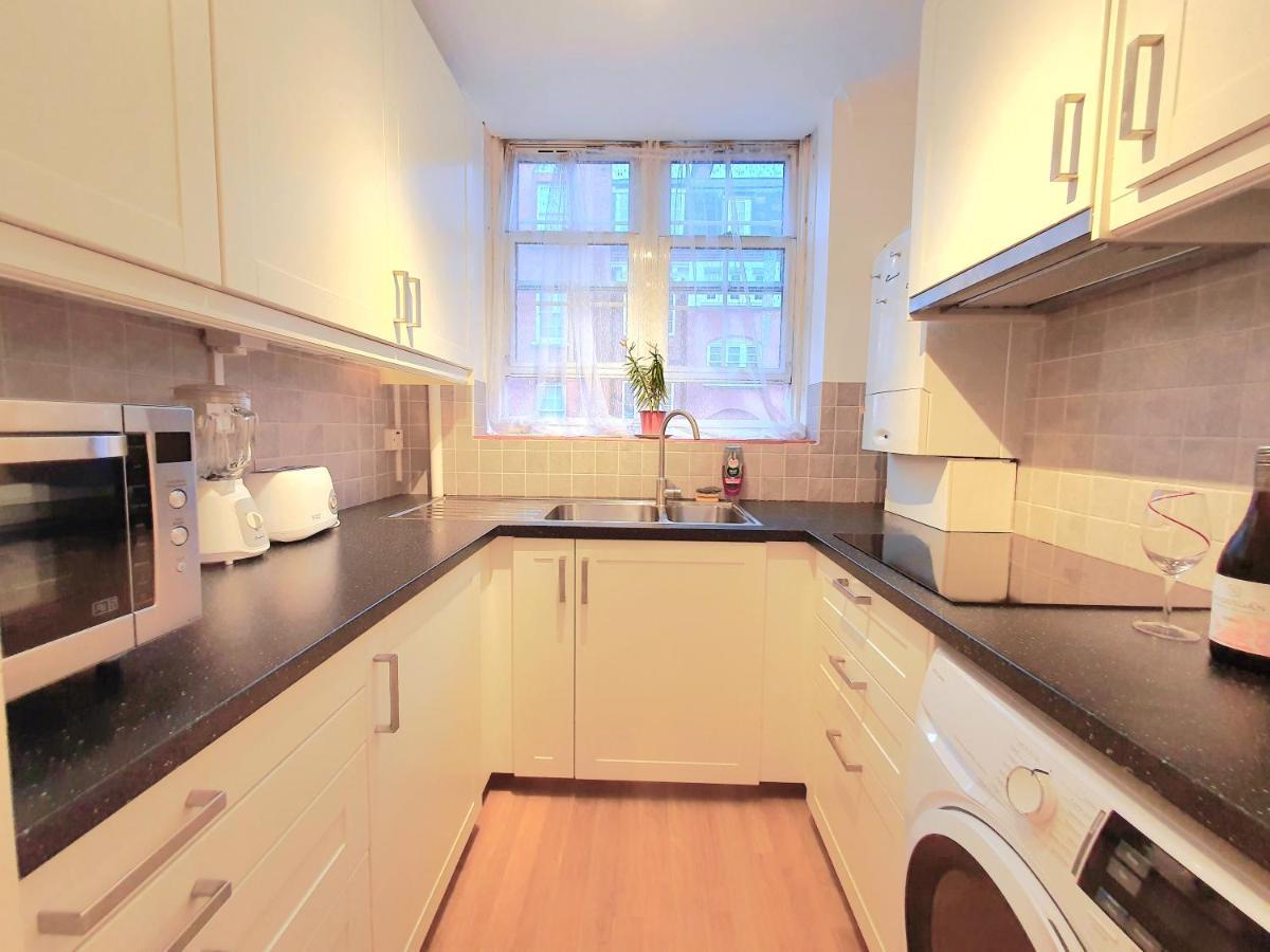 Nearby The Eye & Big Ben, 2 Large Double Bedrooms * London