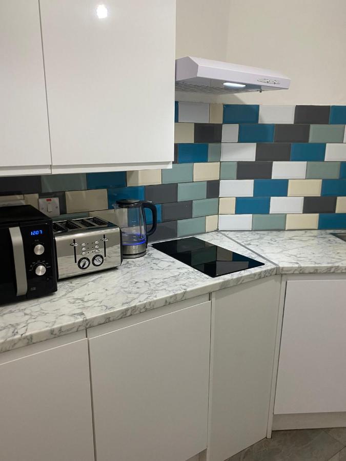 1 Bedroom Luxury By Apartment *