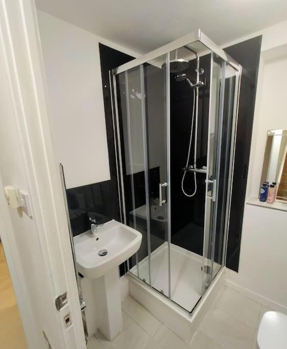 Impeccable 2-bed House Appartamento Londra