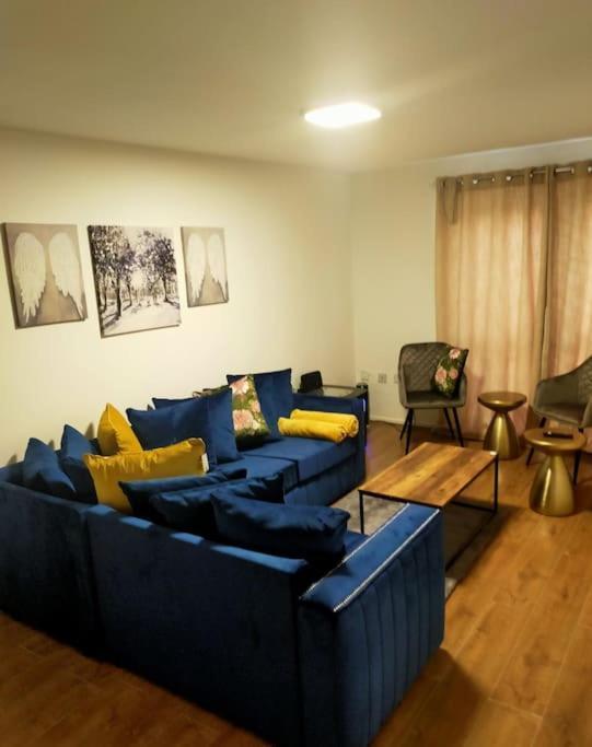 Impeccable 2-bed House Appartamento