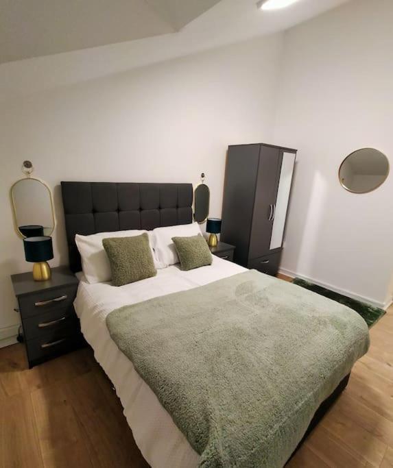 Impeccable 2-bed House Appartamento *