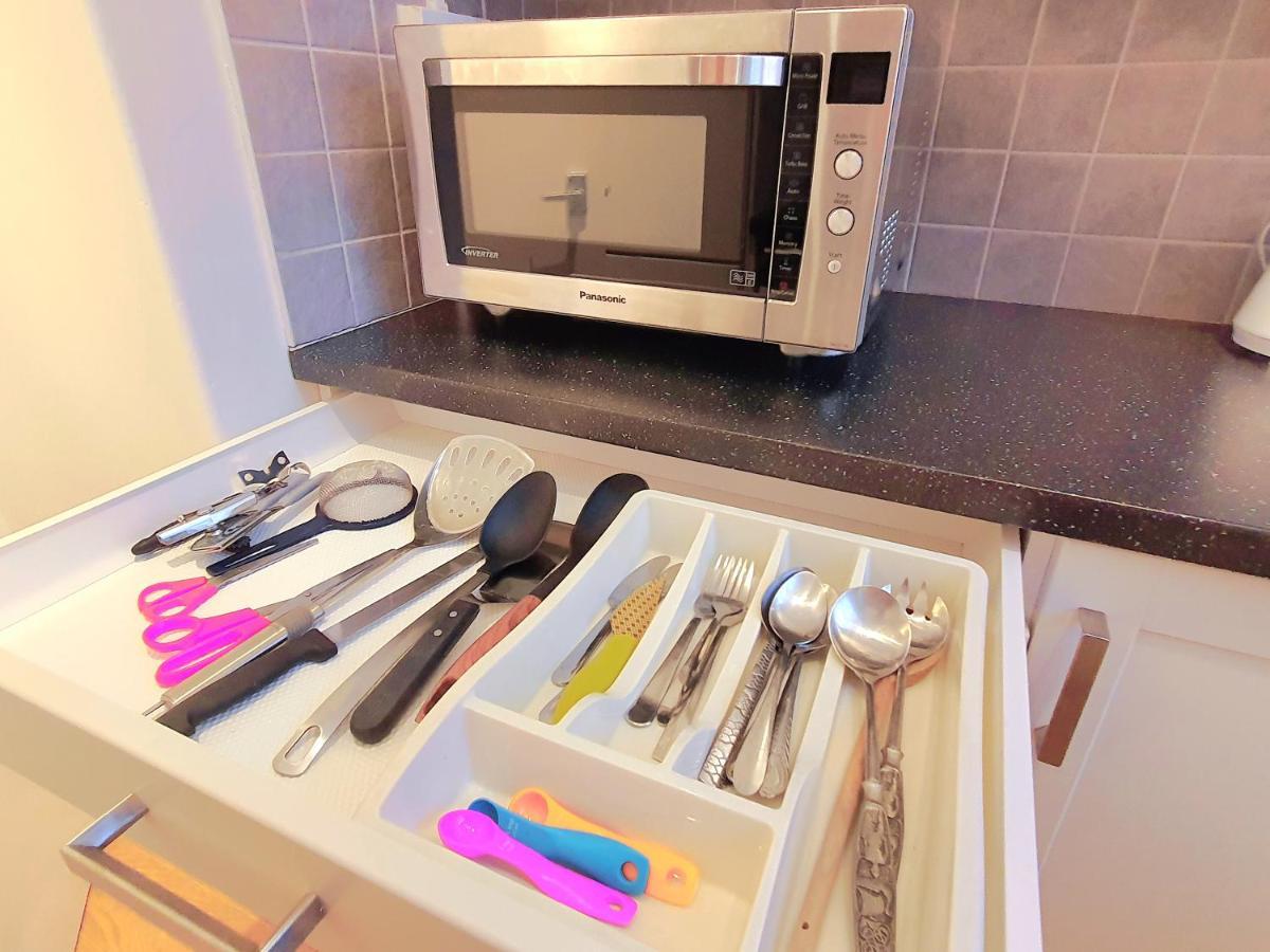 Nearby The Eye & Big Ben, 2 Large Double Bedrooms Gjestgiverier London