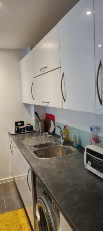 Docklands 2 Bedroom 2 Bath Lägenhet