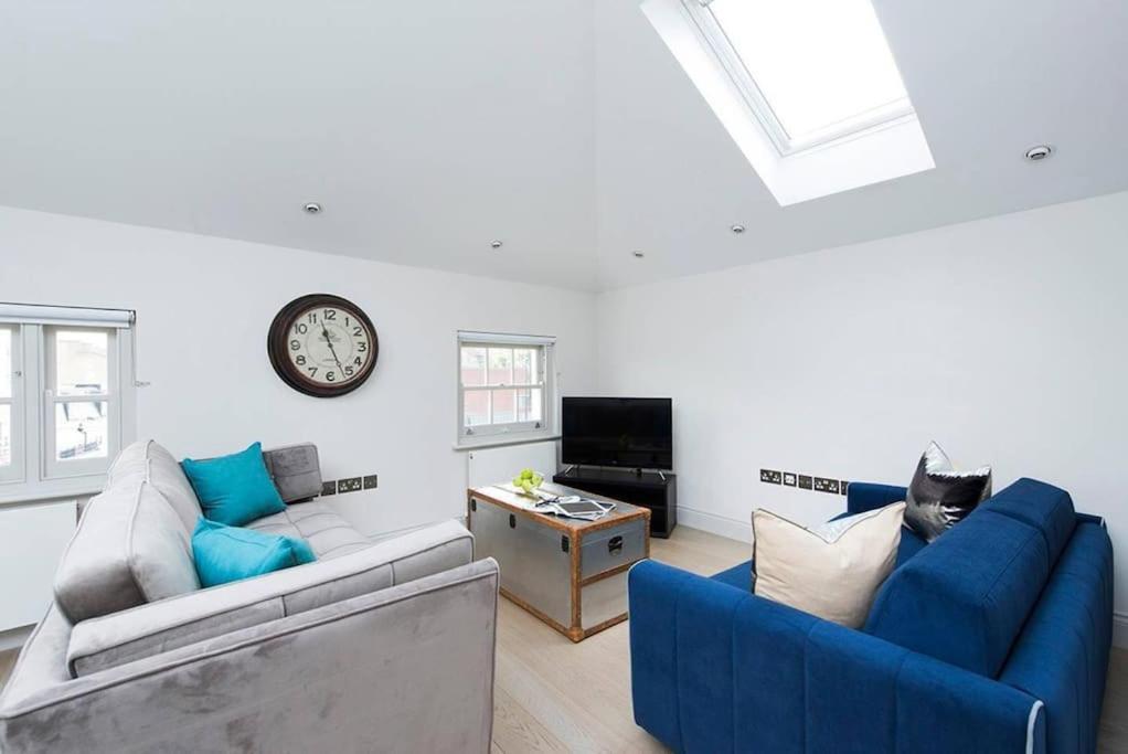 Recently Redecorated Bright And Spacious 1br Flat In West Appartement *