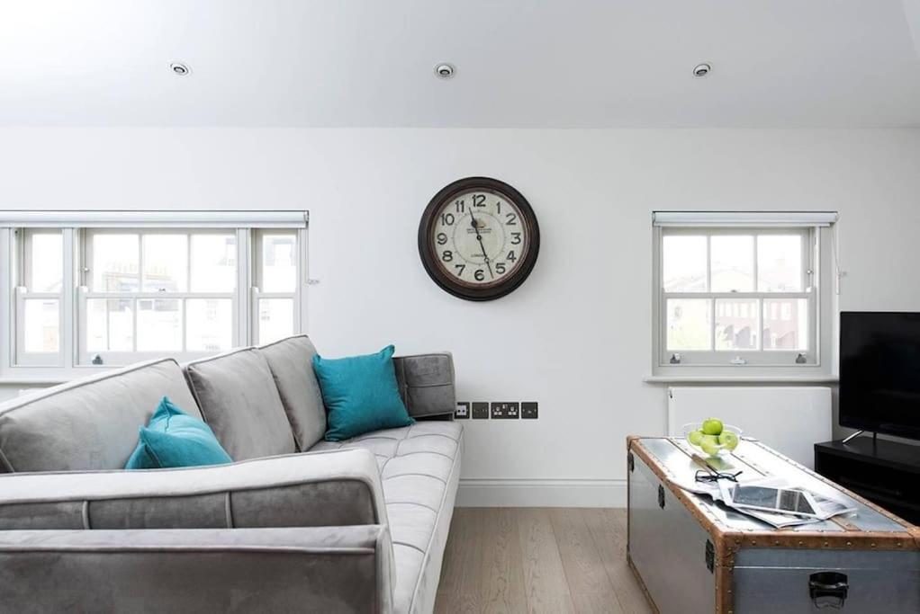 Recently Redecorated Bright And Spacious 1br Flat In West * Londres