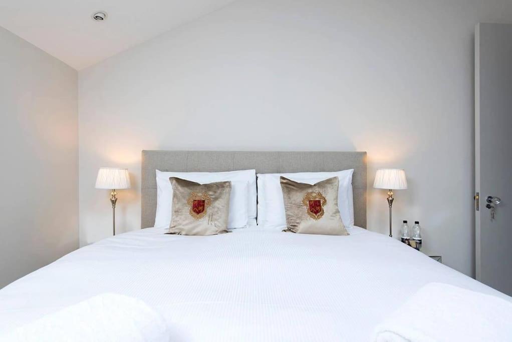 Appartement Recently Redecorated Bright And Spacious 1br Flat In West *