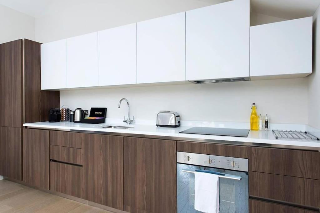 Recently Redecorated Bright And Spacious 1br Flat In West Appartement Londres
