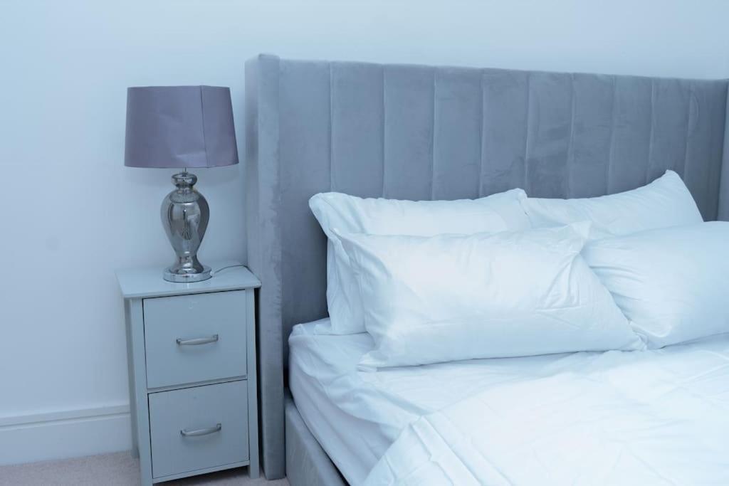 1 Bed Luxury Comfortable Apt Lägenhet